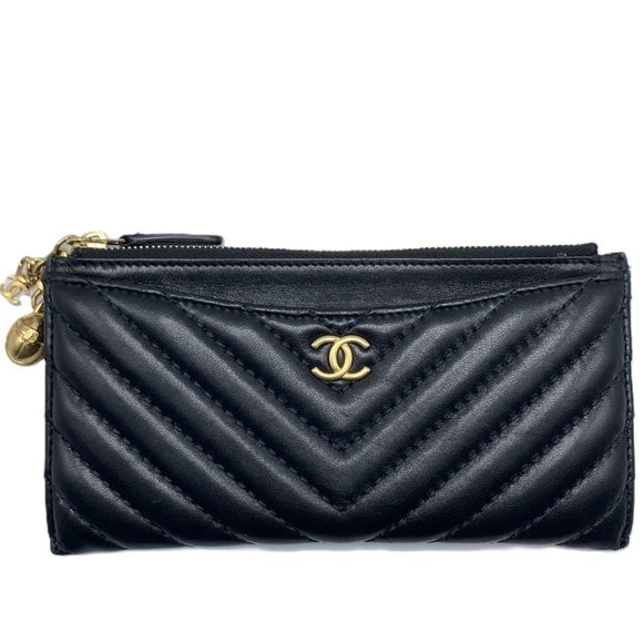 CHANEL Black Lambskin Leather Wallet - Picture 1 of 7